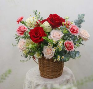 giỏ hoa tươi 300k