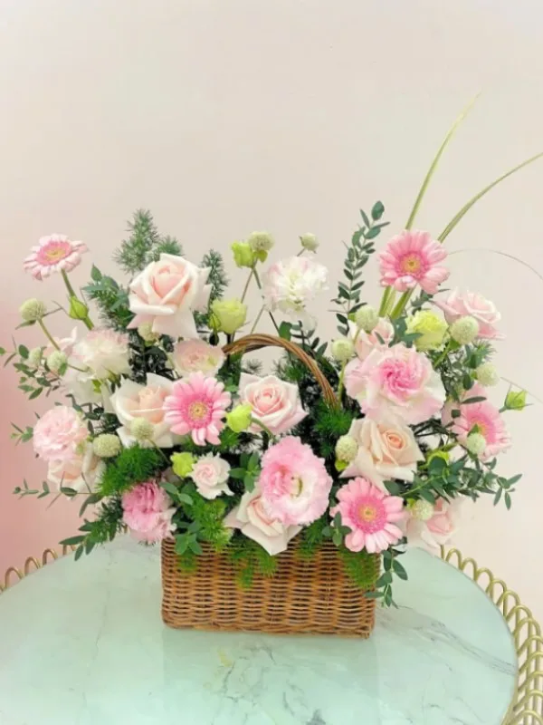 giỏ hoa sinh nhật cho nữ