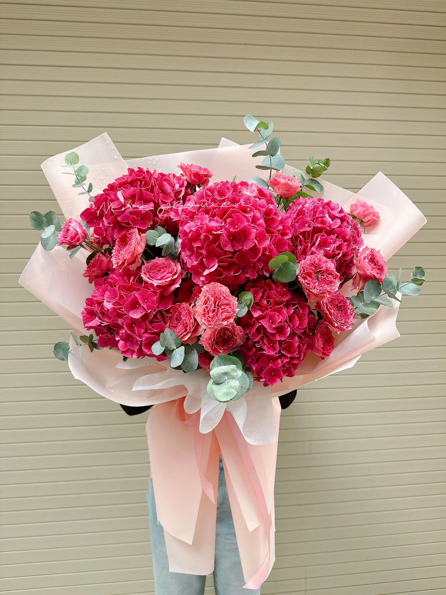 bó hoa cẩm tú cầu đỏ