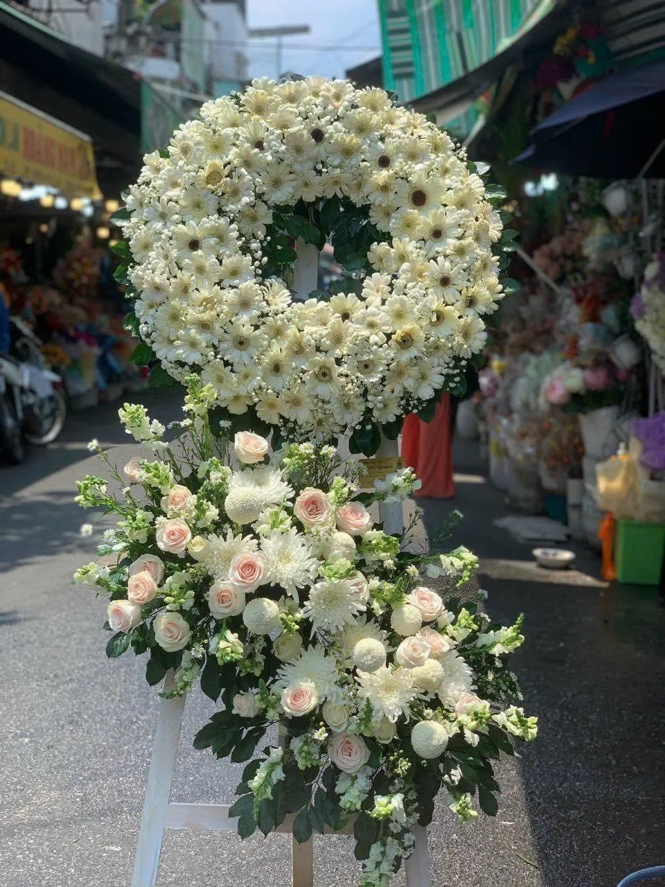 hoa viếng hóc môn