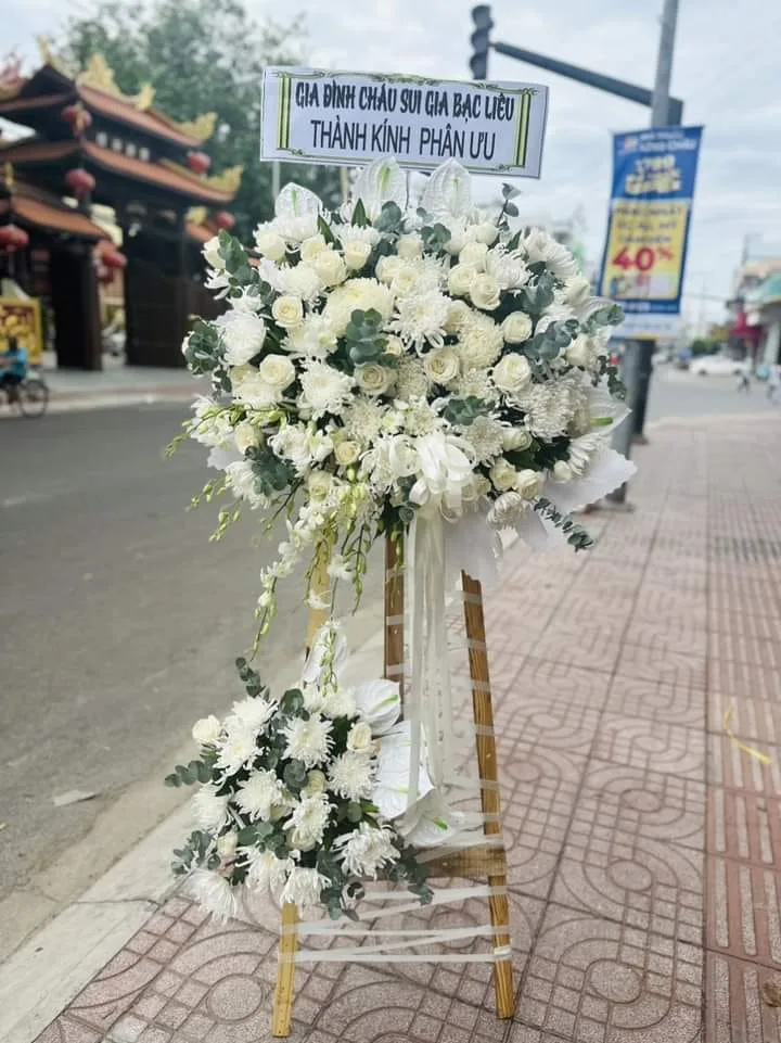 Đi viếng đám tang bên thông gia nên chọn hoa gì