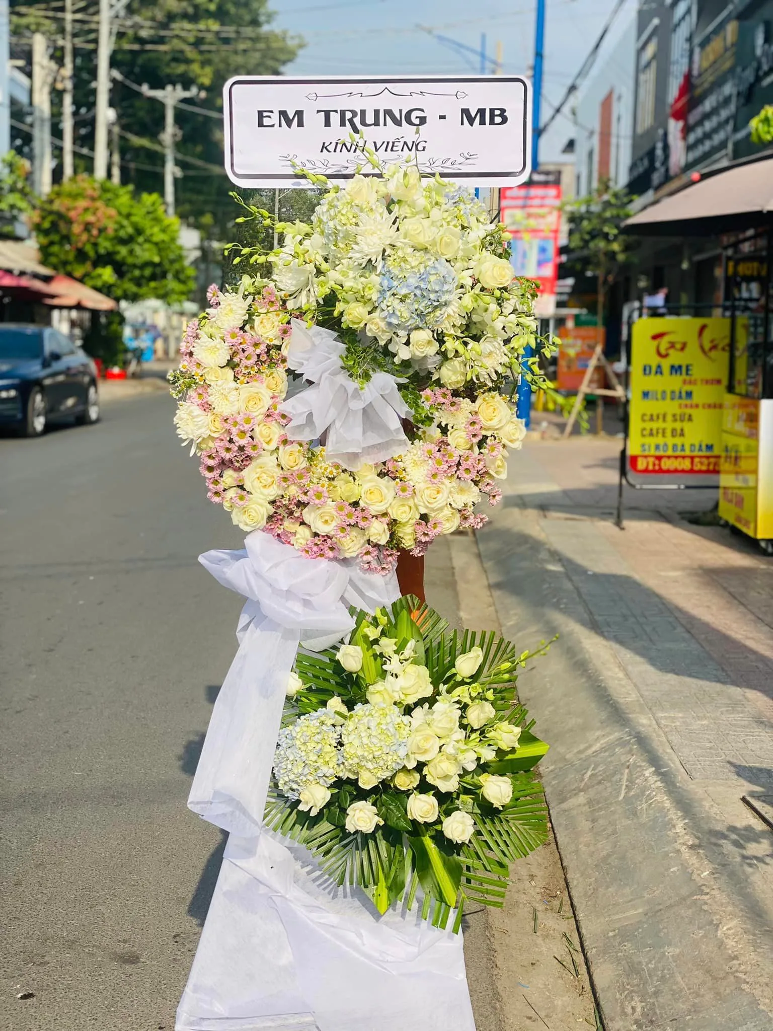 hoa viếng 1 tầng
