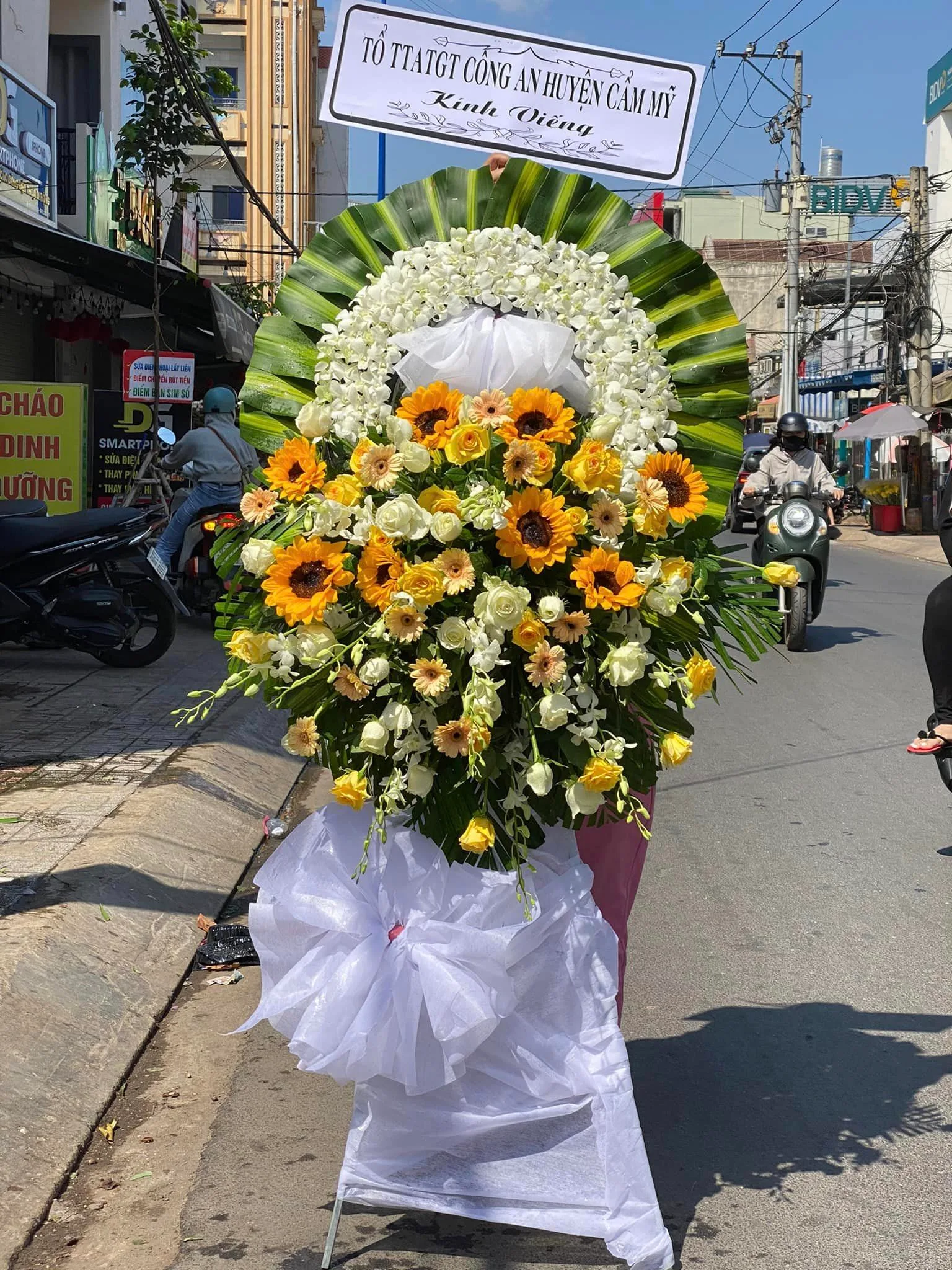 hoa viếng quận 8