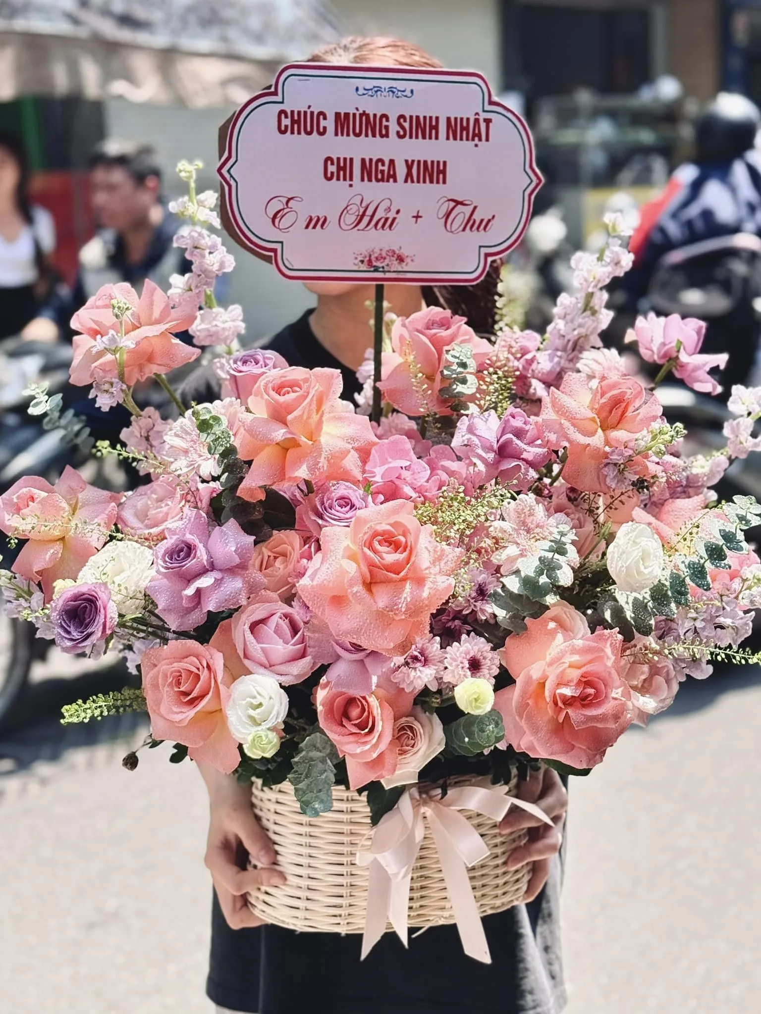 giỏ hoa sinh nhật cho nữ