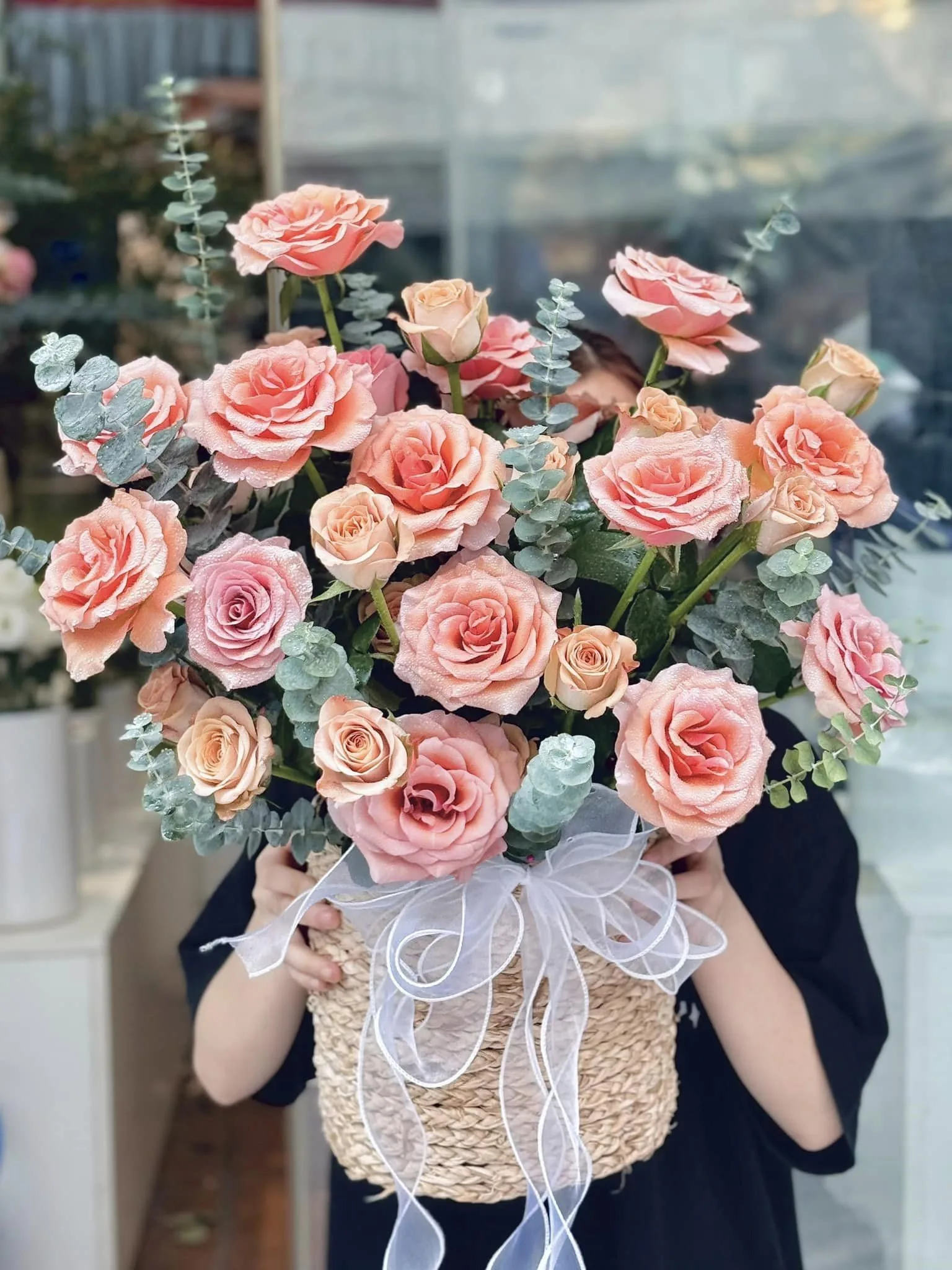 giỏ hoa tươi 300k