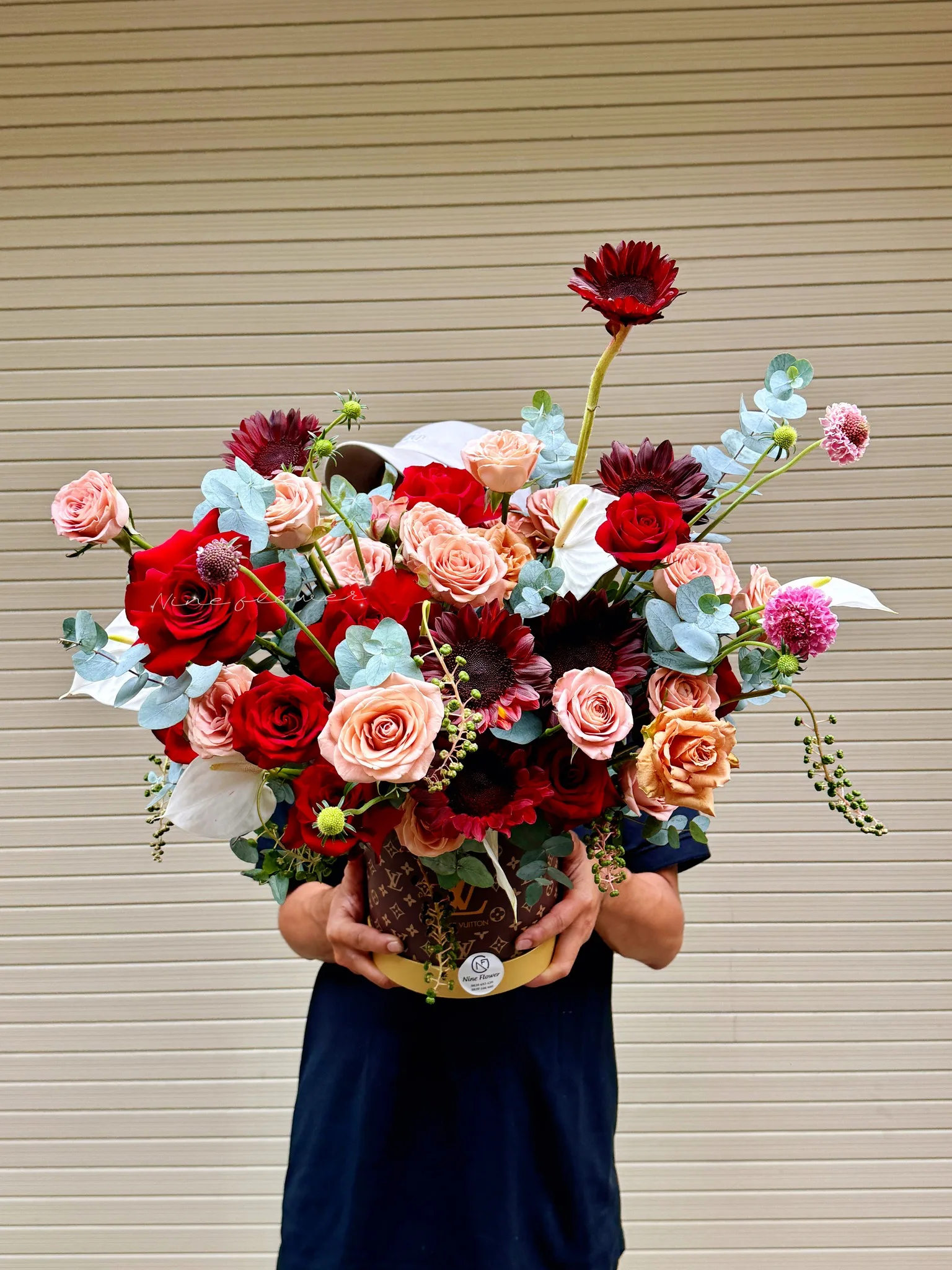 Giỏ hoa hồng đỏ