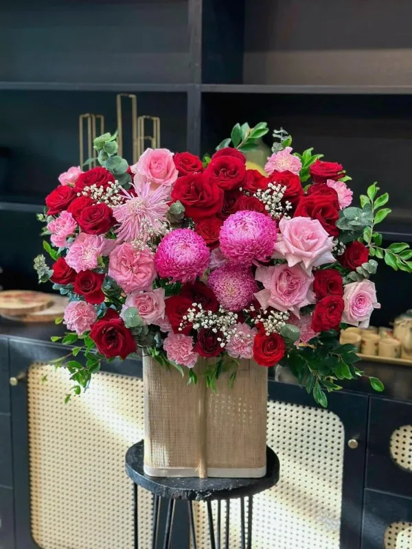 giỏ hoa tone đỏ