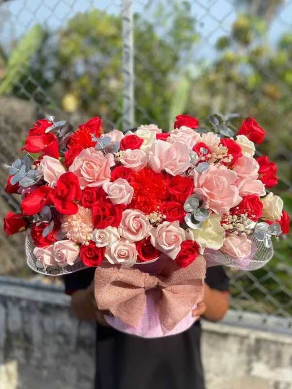 Giỏ hoa hồng đỏ