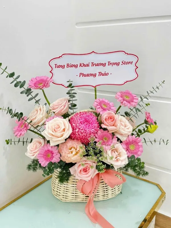giỏ hoa tươi 300k