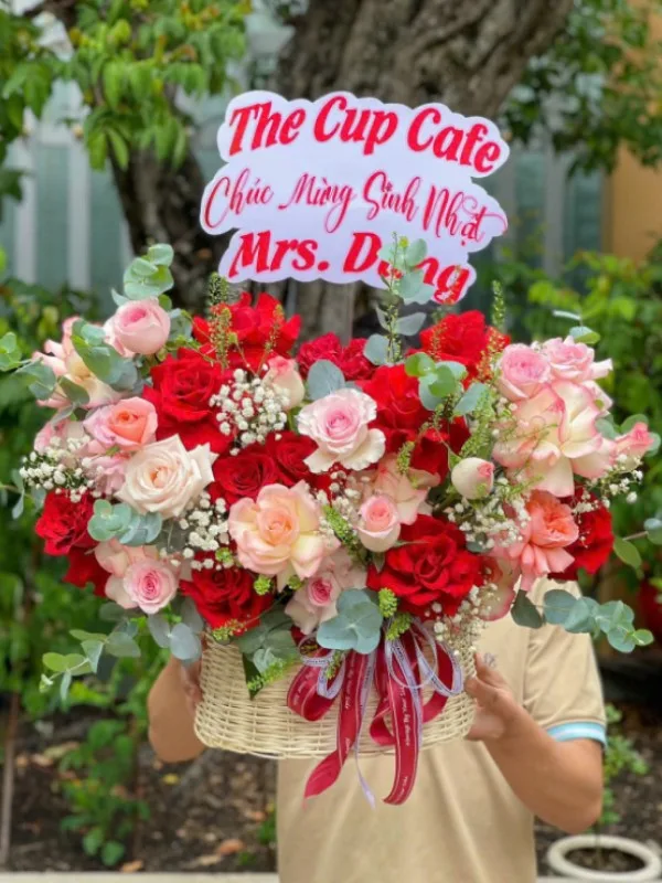 Giỏ hoa hồng đỏ