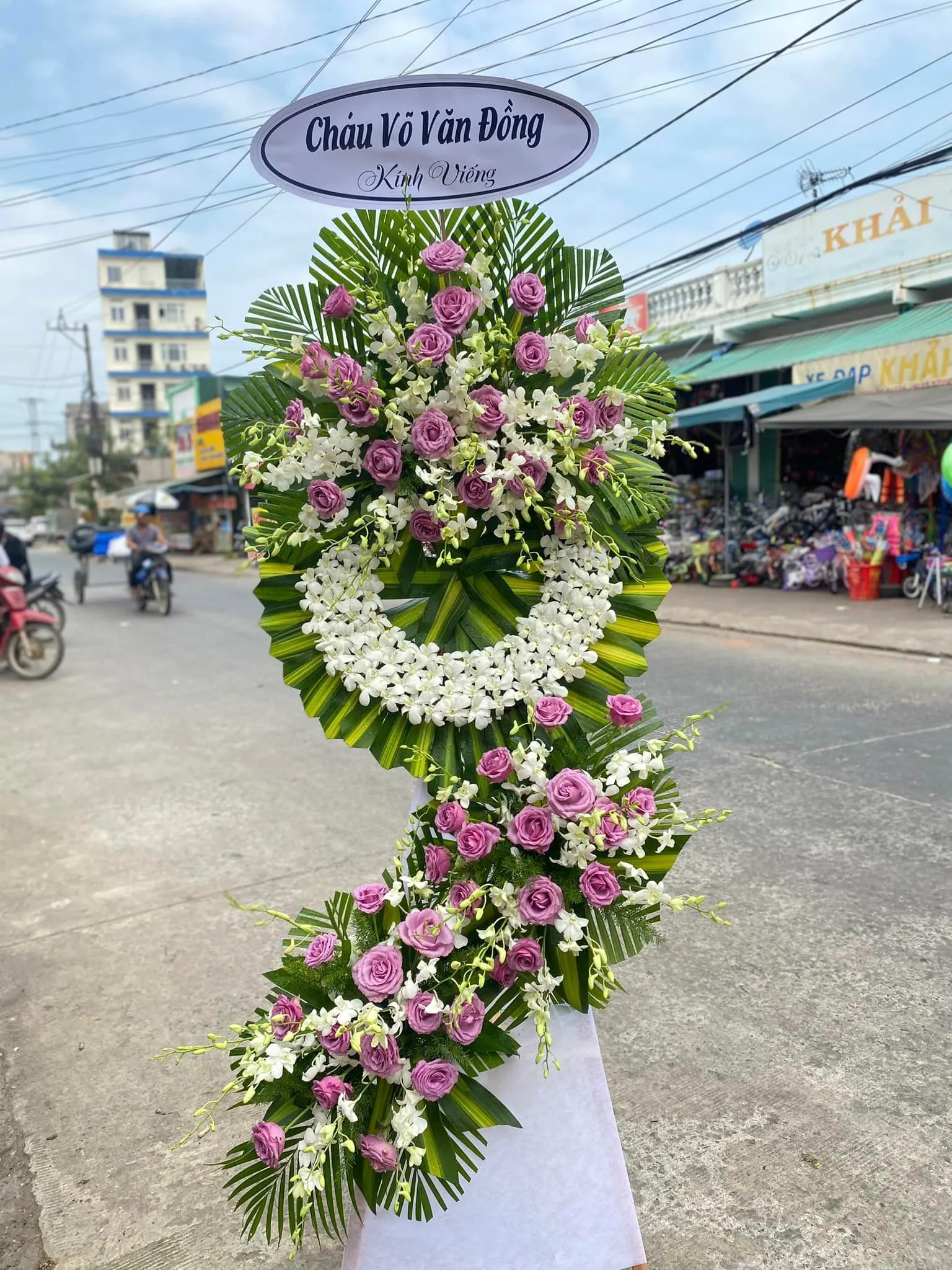 hoa viếng bến tre
