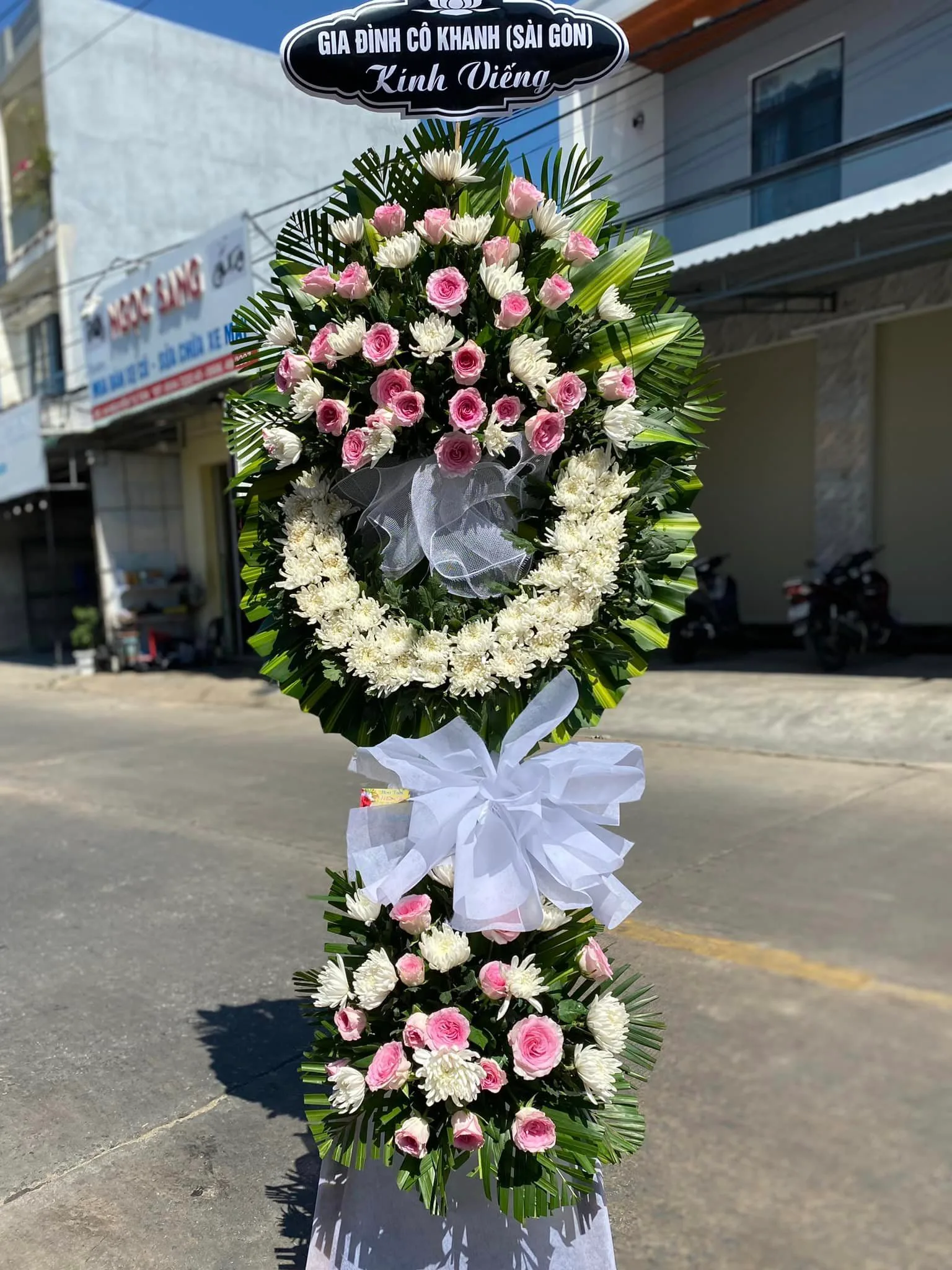 kệ hoa lớn