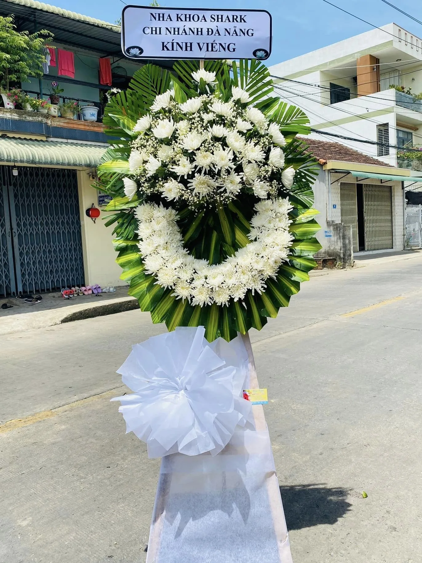 hoa viếng 1 tầng