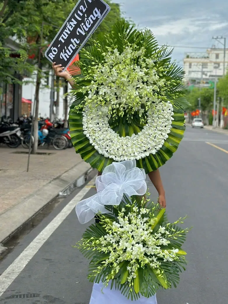 hoa viếng bến tre