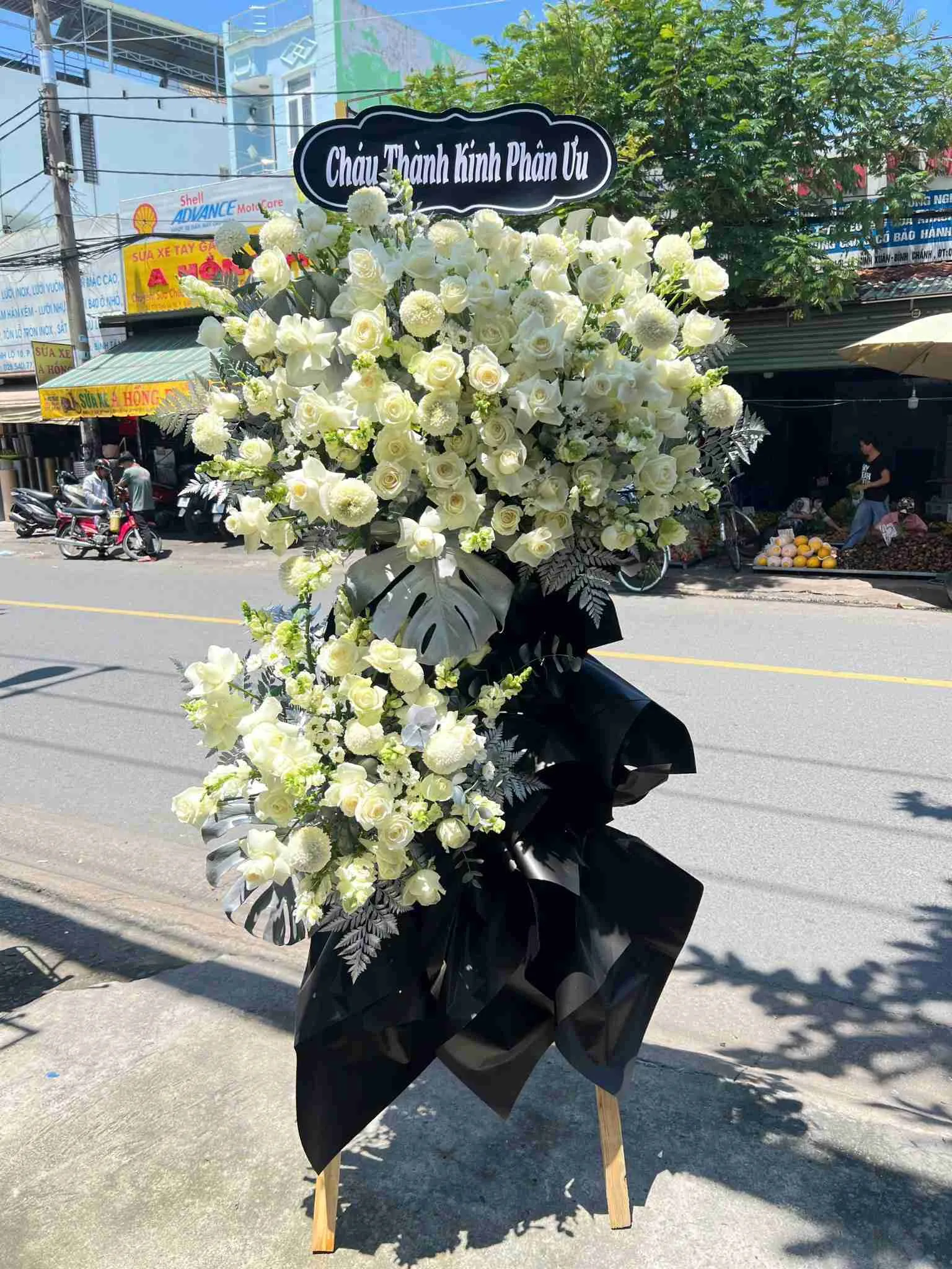 Hoa viếng cho người theo đạo Công giáo