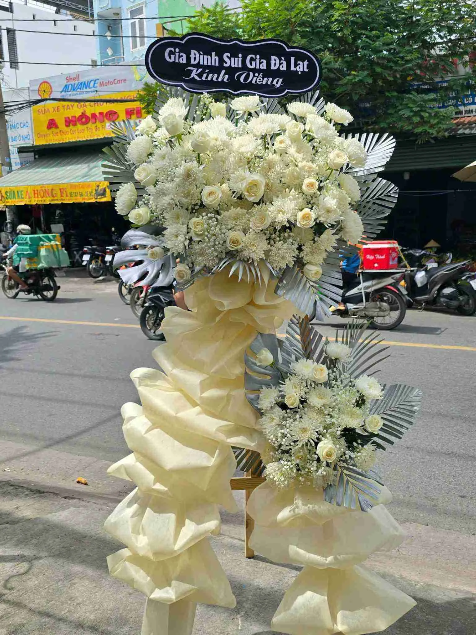 Hoa viếng cho người theo đạo Công giáo