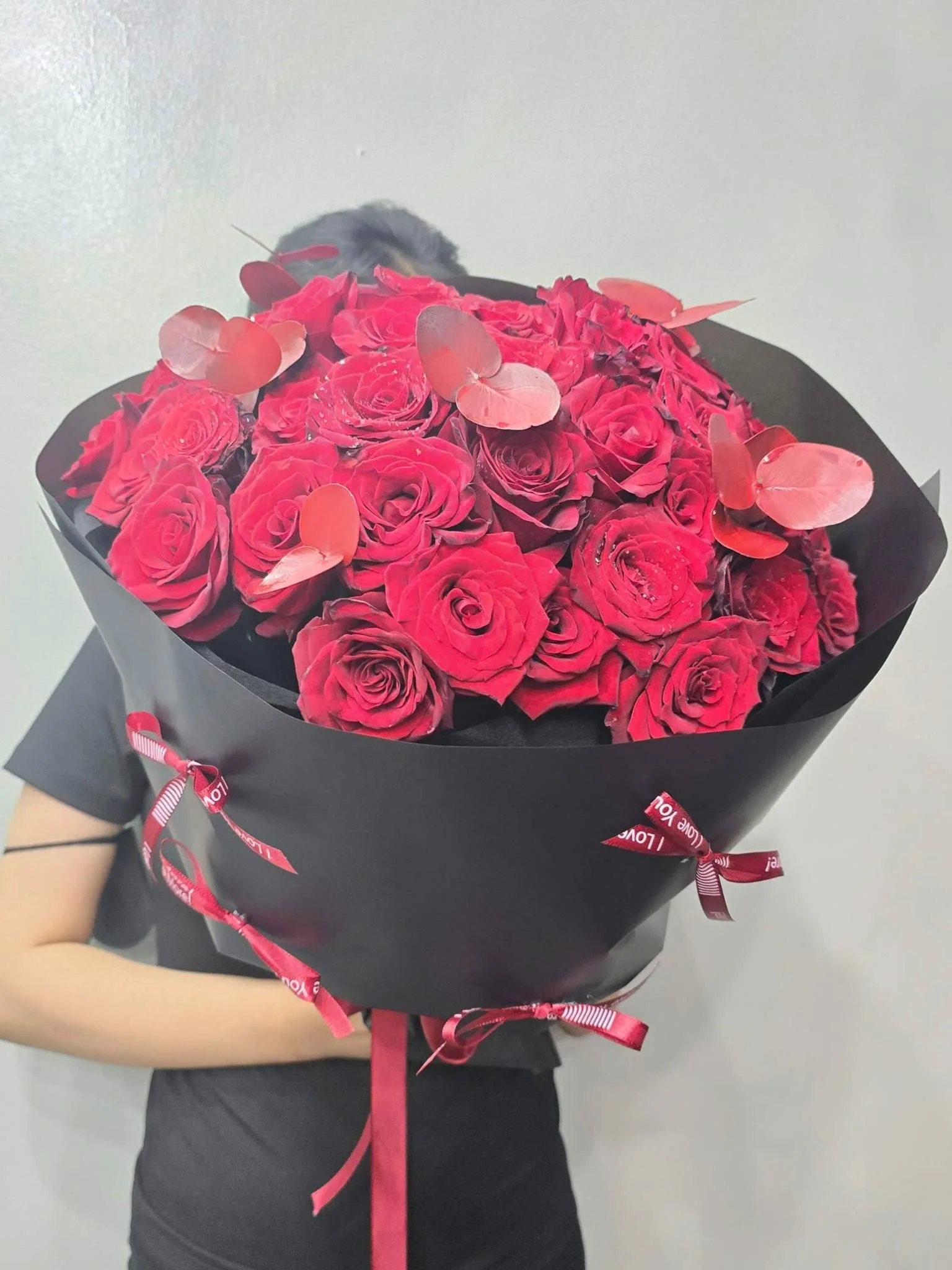 bó hoa tặng bạn gái màu đỏ