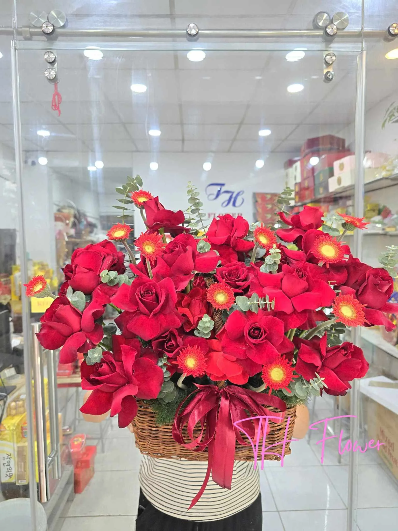 Nên chọn kệ hoa hay giỏ hoa khai trương